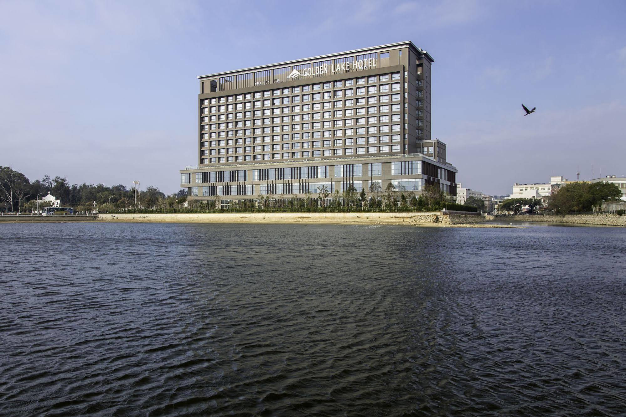 Golden Lake Hotel Цзинху Екстериор снимка