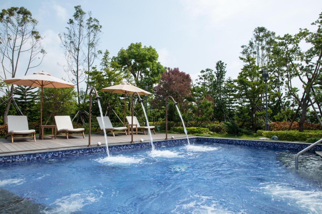 Golden Lake Hotel Цзинху Екстериор снимка