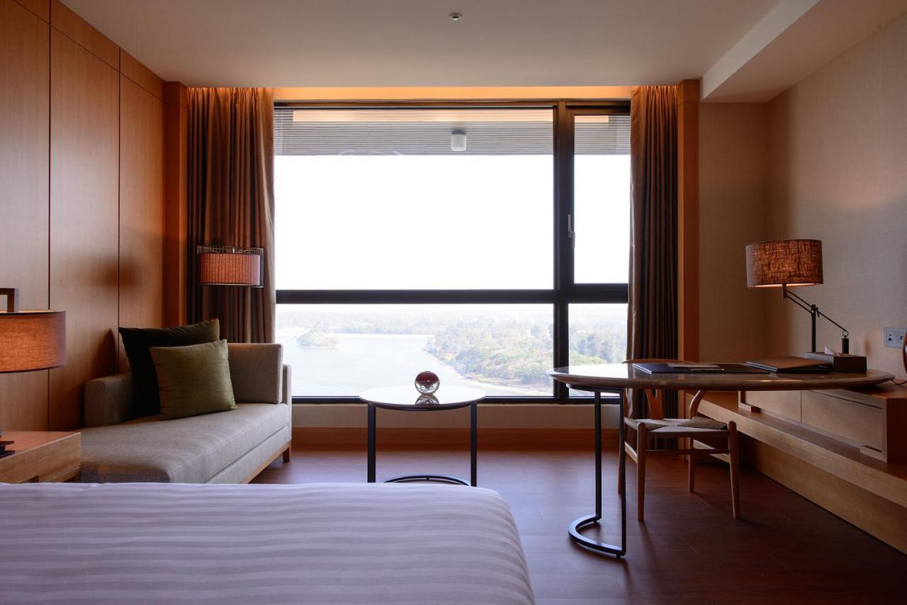 Golden Lake Hotel Цзинху Екстериор снимка