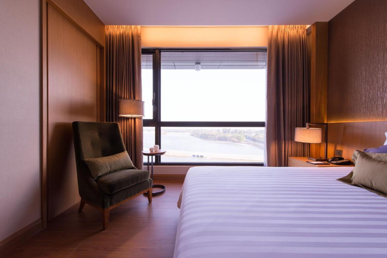 Golden Lake Hotel Цзинху Екстериор снимка