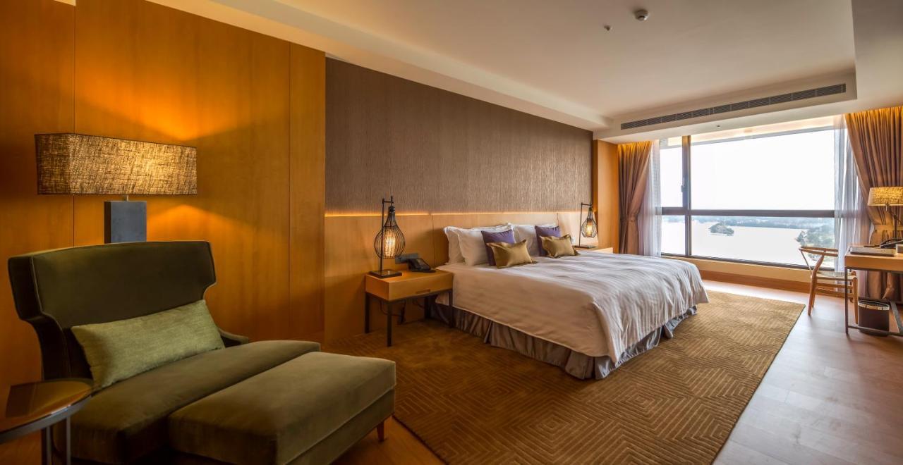 Golden Lake Hotel Цзинху Екстериор снимка