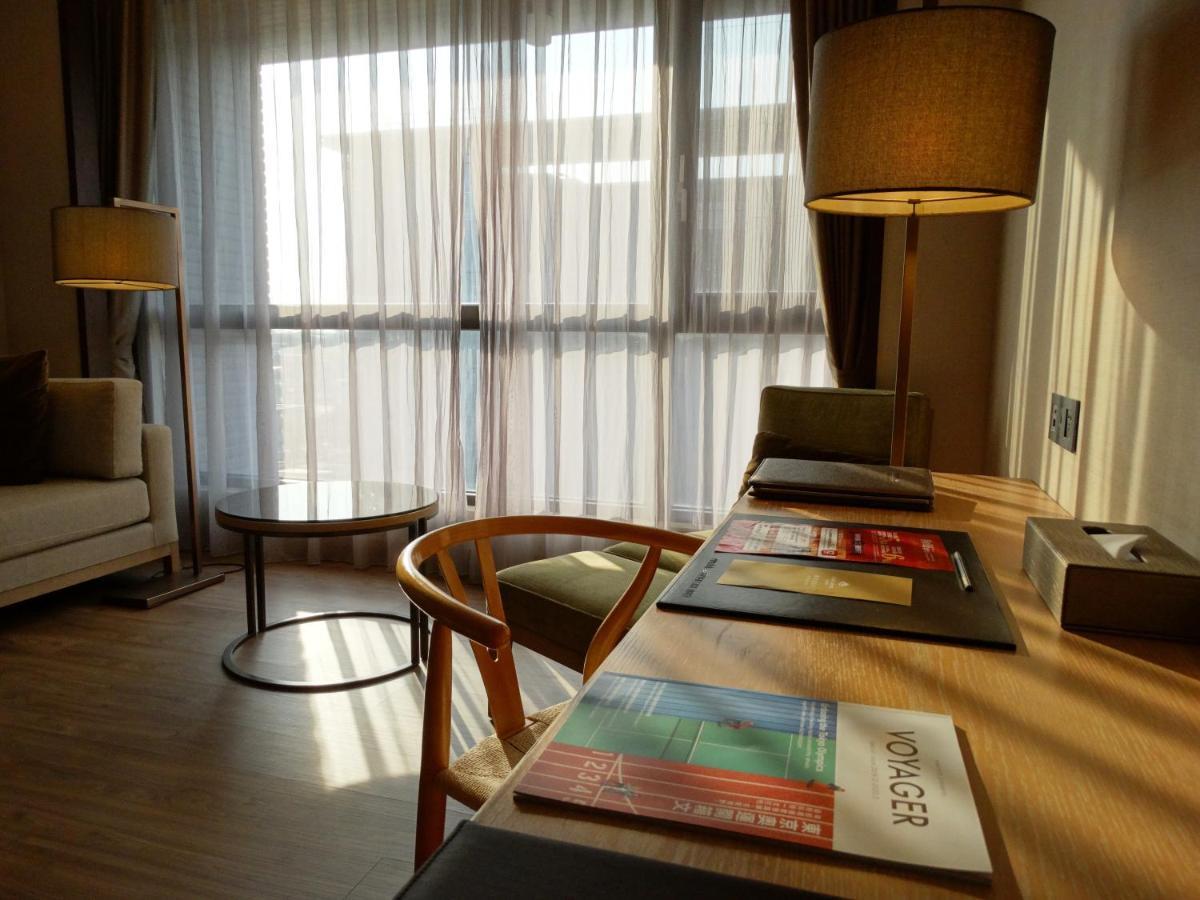 Golden Lake Hotel Цзинху Екстериор снимка